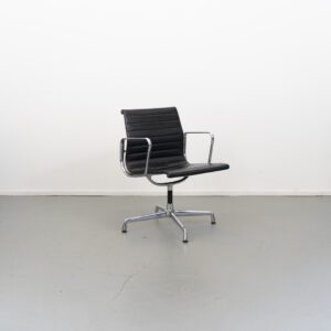 Vitra Eames EA 108 Stoel Zwart Leer - Chroom