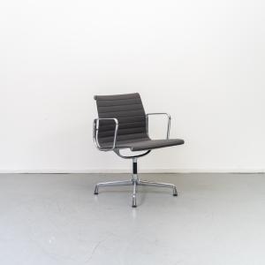 Vitra Eames EA 108 Stoel Grijs Hopsak - Aluminium