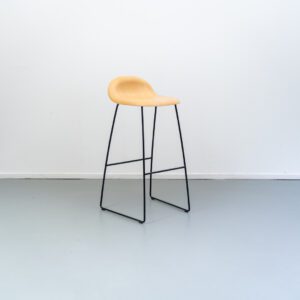 Gubi 3D Barkruk Licht Hout - Zwart