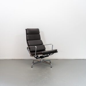 Vitra Eames EA 222 Fauteuil Bruin Leer
