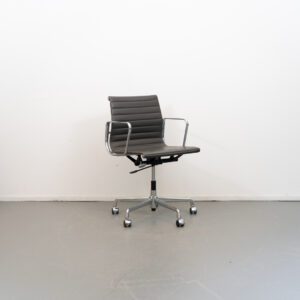 Vitra Eames EA 117 Bureaustoel Grijs Leer - Chroom
