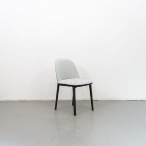 Vitra Softshell Stoel Ice Blue Stof - Zwart