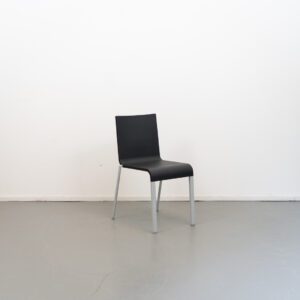 Vitra .03 Stoel Zwart Kunststof (Stapelbaar) - Aluminium