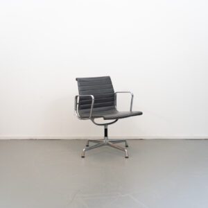 Vitra Eames EA 108 Stoel Grijs Leer - Chroom