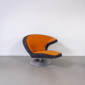 Leolux Parabolica Fauteuil Oranje/Blauw Stof