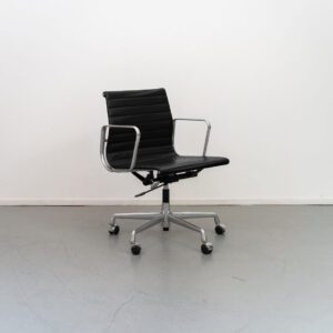Vitra Eames EA 117 Bureaustoel Zwart Leer - Aluminium