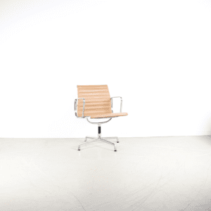 Vitra Eames EA 108 Stoel Camel Leer - Aluminium