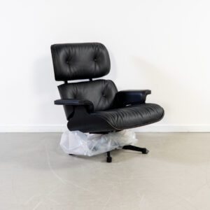 Vitra Lounge Chair Nero Leer/Essenhout XL