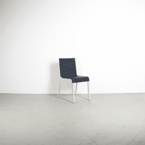 Vitra .03 Stoel Donkerblauw Kunststof (Stapelbaar) - Aluminium