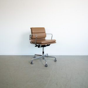Vitra Eames EA 217 bureaustoel camel leer chroom onderstel