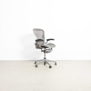 Herman Miller Aeron Bureaustoel Mineral Pellicle Mesh (Maat) - Titanium Frame