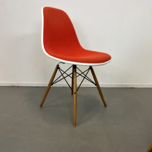 Vitra Eames DSW Stoel Rood/Wit Stof/Kunststof- Hout
