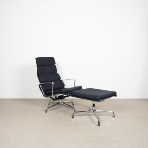 Vitra Eames EA 222 Fauteuil Zwart Stof + Hocker