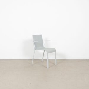 Vitra .03 Stoel Lichtgrijs Kunststof (Stapelbaar) - Gepoedercoat Zilver