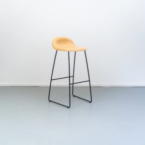Gubi 3D Barkruk Licht Hout - Zwart