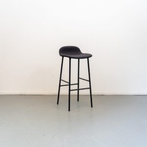 Normann Copenhagen Form Kruk Zwart Stof - Metaal
