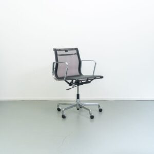 Vitra EA 117 Bureaustoel Zwart Netweave - Chroom