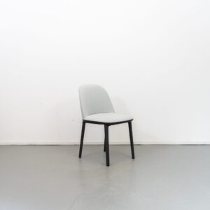 Vitra Softshell Stoel Ice Blue Stof - Zwart